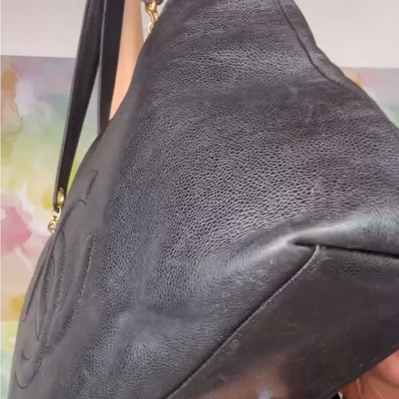 Auth CHANEL Large Caviar Leather Tote - Picture 2 of 4